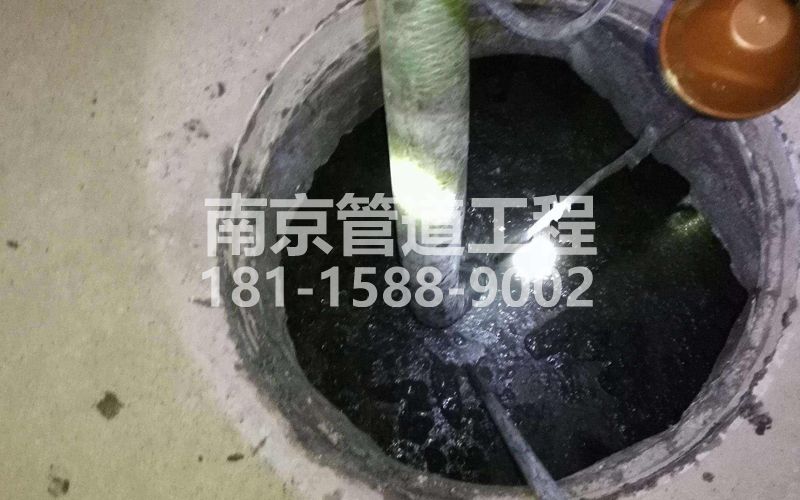 216谷里清理化粪池